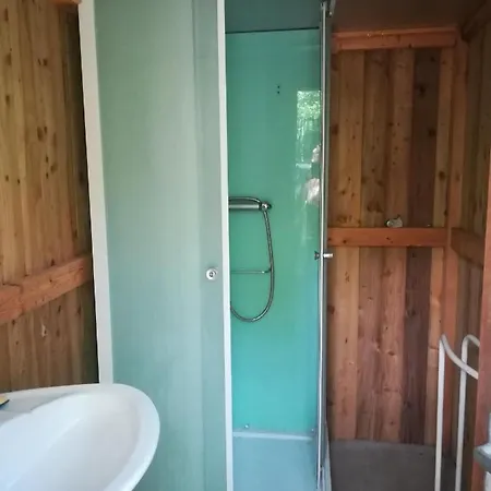 Les Cabanes Des Insolites Du Pignier