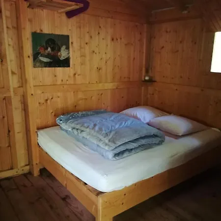 Les Cabanes Des Insolites Du Pignier Bed & Breakfast