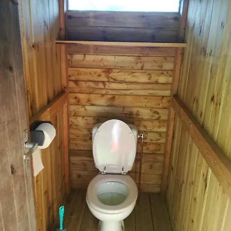 Les Cabanes Des Insolites Du Pignier Bed & Breakfast