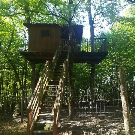 Les Cabanes Des Insolites Du Pignier Bed & Breakfast *