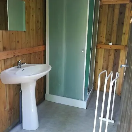 Les Cabanes Des Insolites Du Pignier Bed & Breakfast Bors-de-Montmoreau